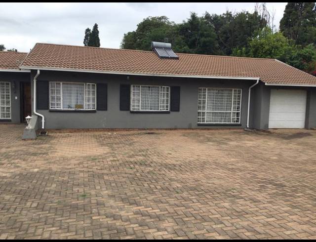 3 BEDROOM HOUSE FOR SALE IN LOMBARDY WEST